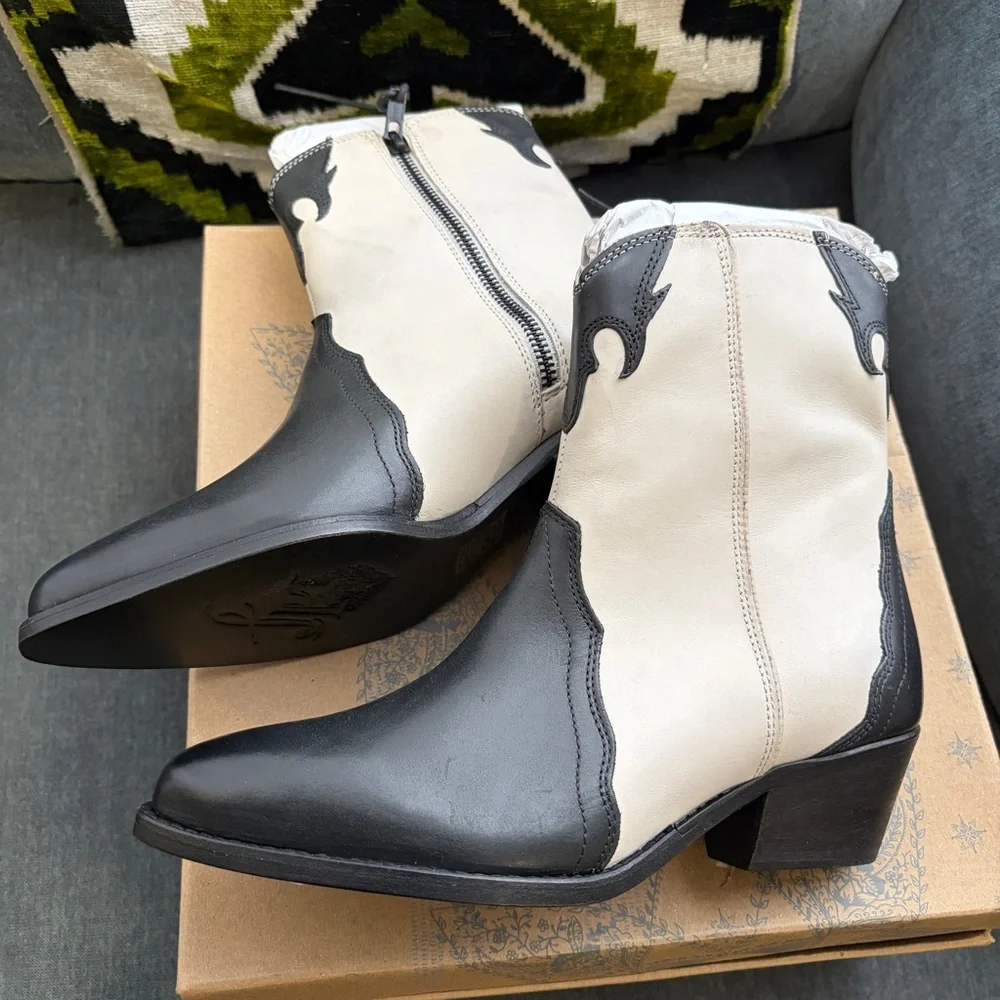 NIB Free People New Frontier Black and White Western Boots in Arctic Fox 38.5 - Picture 13 of 14